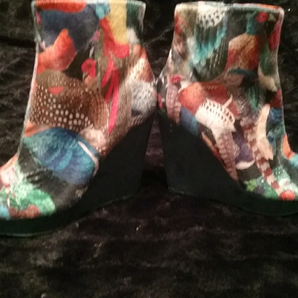 Boots - Picture 5 of 5